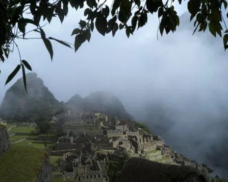 Boulders on Train Tracks Strand Nearly 1,000 Tourists near Peru's Historic Site